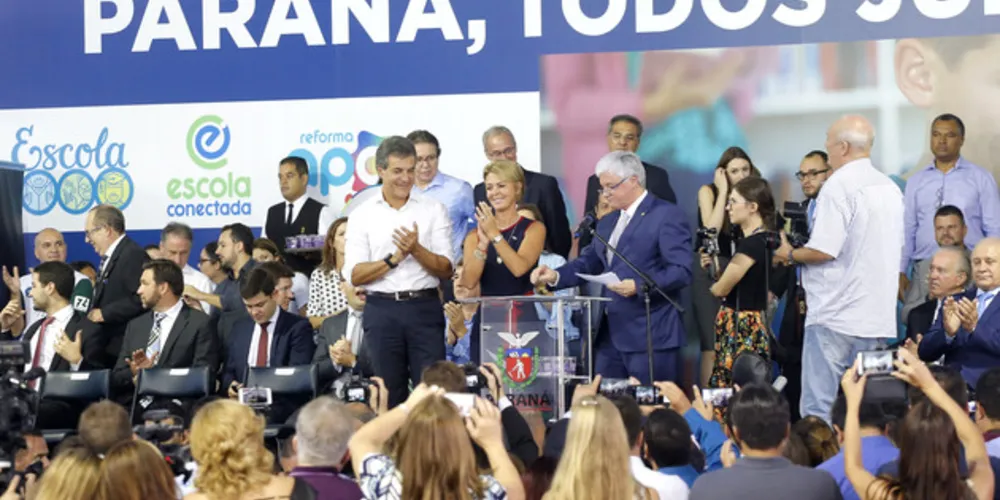 Imagem ilustrativa da imagem Estado investe R$ 283 mi em informatização de escolas