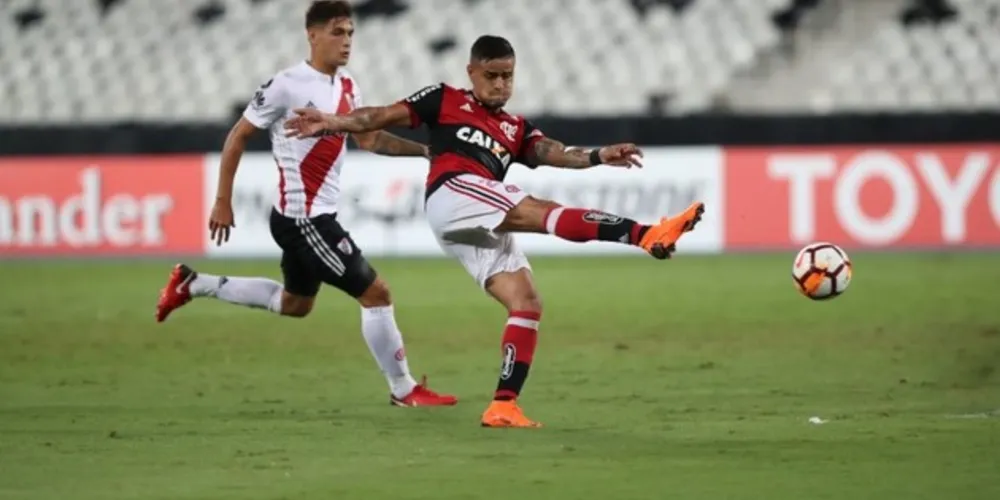 Flamengo vacilou no final e cedeu o gol de empate por 2 a 2 para os argentinos 