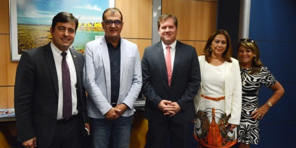 Prefeito Rildo Leonardi com o Ministro do Turismo, Marx Beltrão, Deputado Federal João Arruda, Vice-prefeita Helynez Santos Ribas, Vereadora Cila Pavesi e secretário de Finanças, Erli Prestes