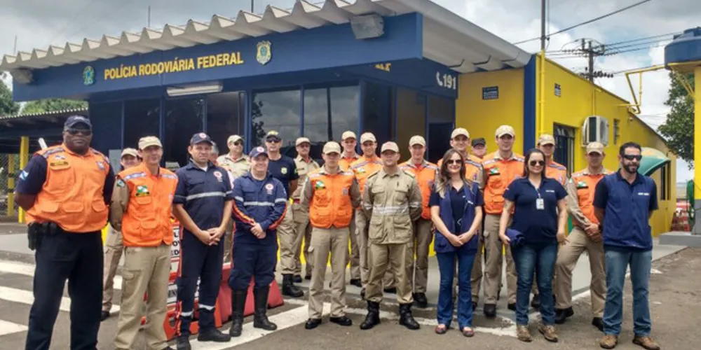 Imagem ilustrativa da imagem Defesa Civil participa de operação conjunta na BR-376