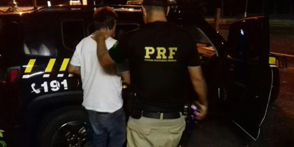 Homem foi levado para a delegacia da Polícia Civil