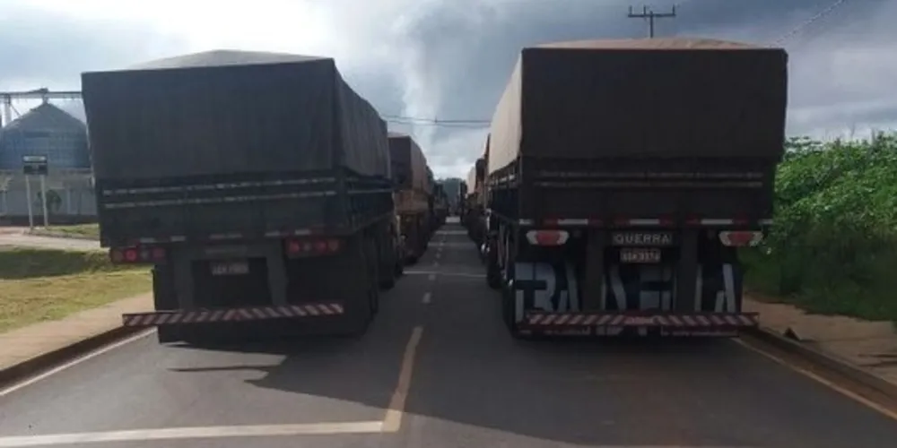 Bloqueio impede saída e entrada  de trabalhadores em indústrias da Avenida D