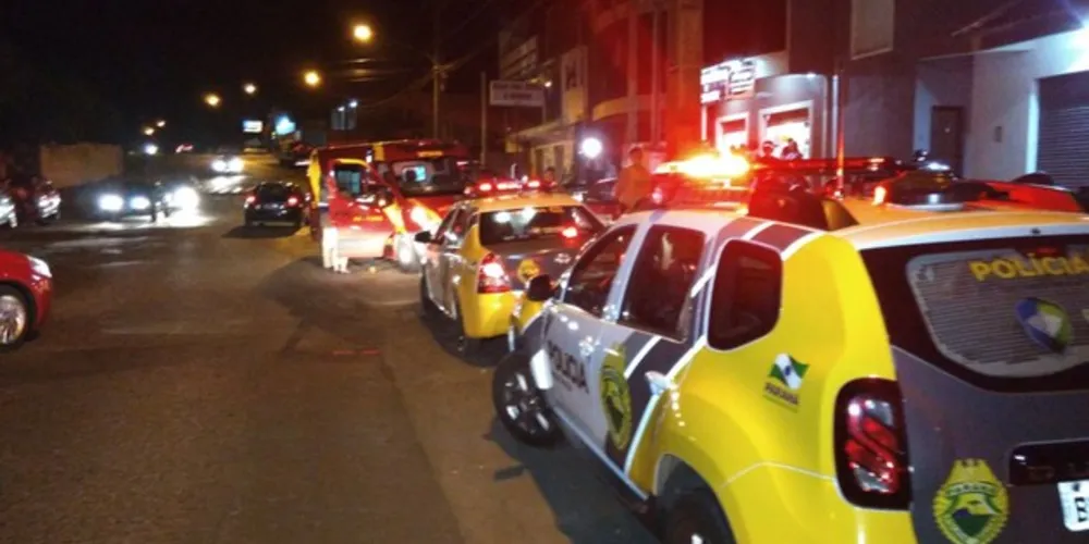 Vítima foi levada até a Santa Casa; bandidos conseguiram fugir e não foram identificados