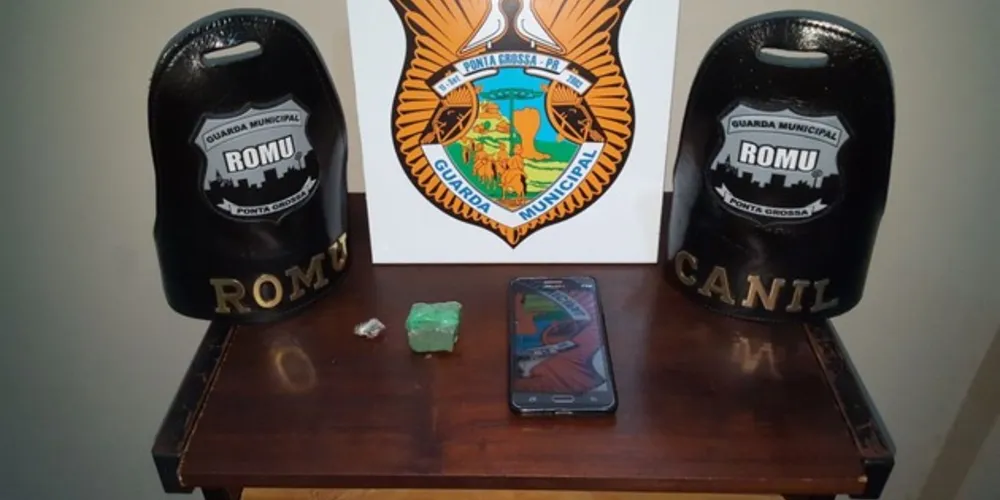Imagem ilustrativa da imagem Guarda Municipal detém dupla com bucha de maconha