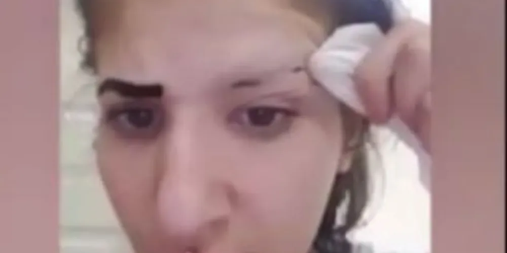 Ela não entendeu o idioma das instruções na embalagem do produto/Foto: Reprodução Twitter