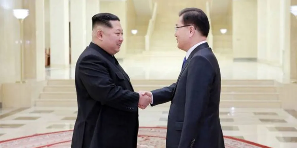 Kim Jong-un e Chung Eui-yong da Coreia do Sul/Foto: Reprodução Reuters