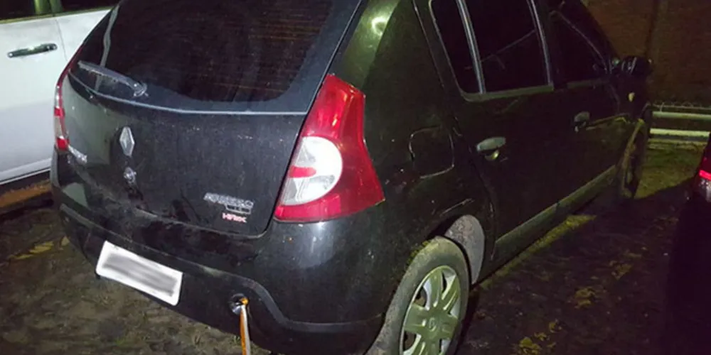 Veículo estava com placas frias e roubo só foi confirmado quando PM consultou numeração do chassi