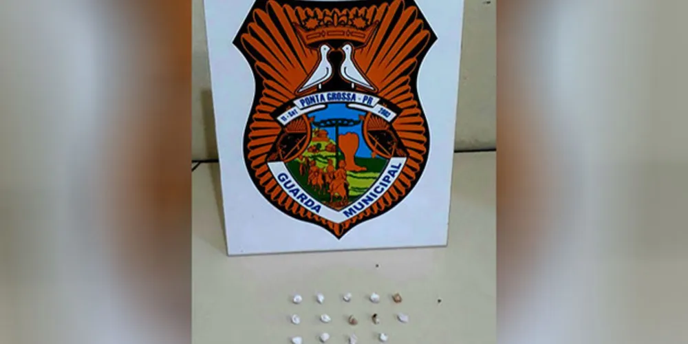 Imagem ilustrativa da imagem Mãe encontra crack na bolsa da filha e chama a GM