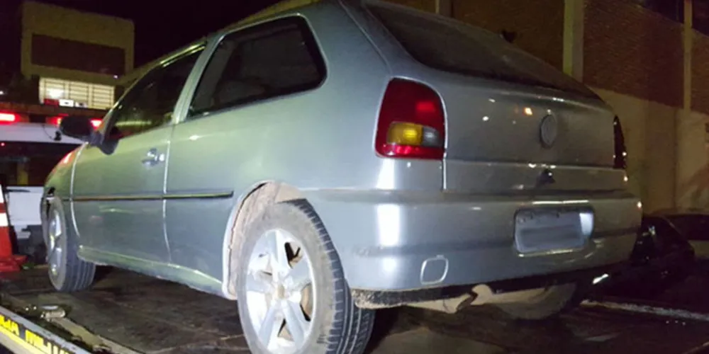 Veículo foi levado para a delegacia da Polícia Civil para ser periciado