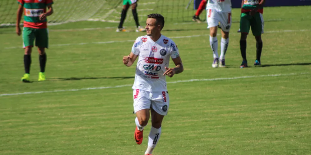 Lucas Batatinha voltará a entrar em campo no próximo domingo contra o Cascavel CR