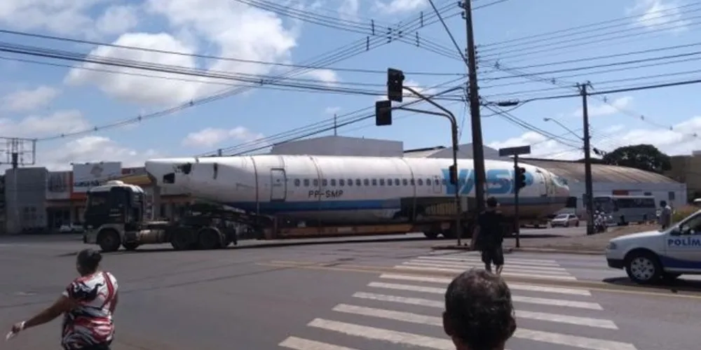 A carcaça do avião foi arrematada em um leilão