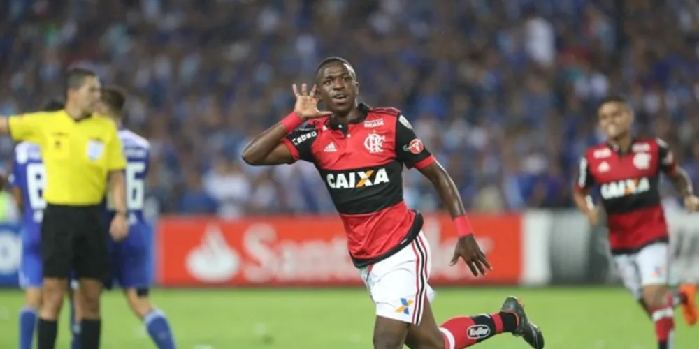 Vinícius Júnior se tornou o jogador mais novo a marcar pelo Flamengo na Libertadores