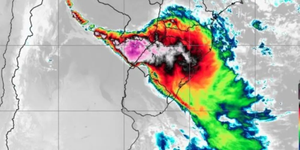 Imagem de satélite mostrando a frente fria se organizando na região/Foto: Reprodução Simepar