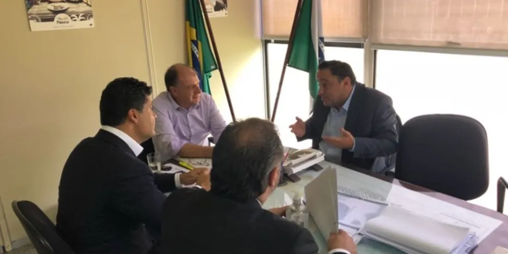 Deputado leva o Executivo para definir cronograma de projetos para o Município