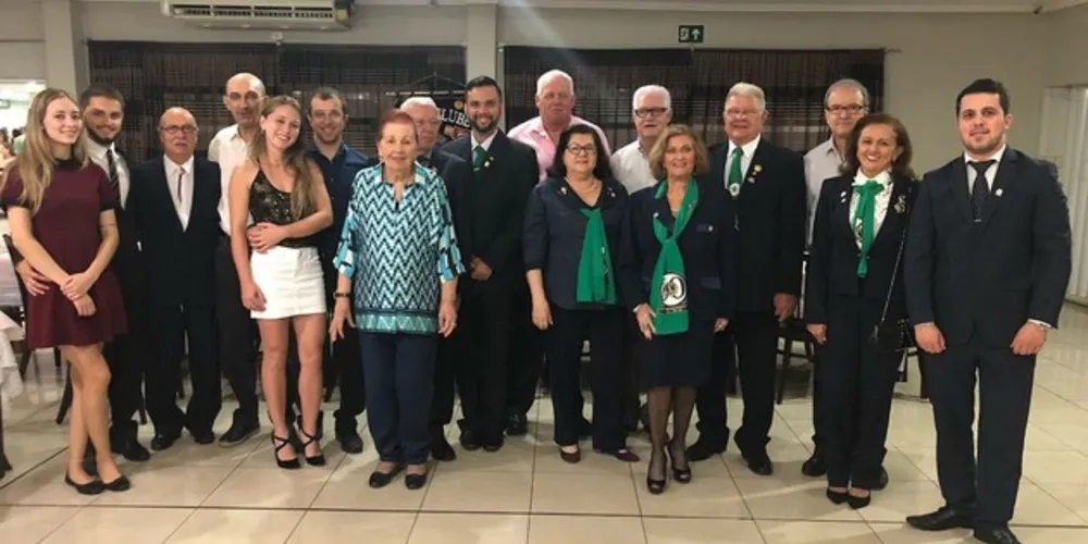 FESTIVA - Recentemente foi realizada a Assembleia Festiva em Comemoração ao Dia da Mulher e ao Aniversário da Carta Constitutiva do Lions Clube Ponta Grossa Centro. Confira alguns flashes. Membros do Lions e Leo Clube Ponta Grossa Centro.