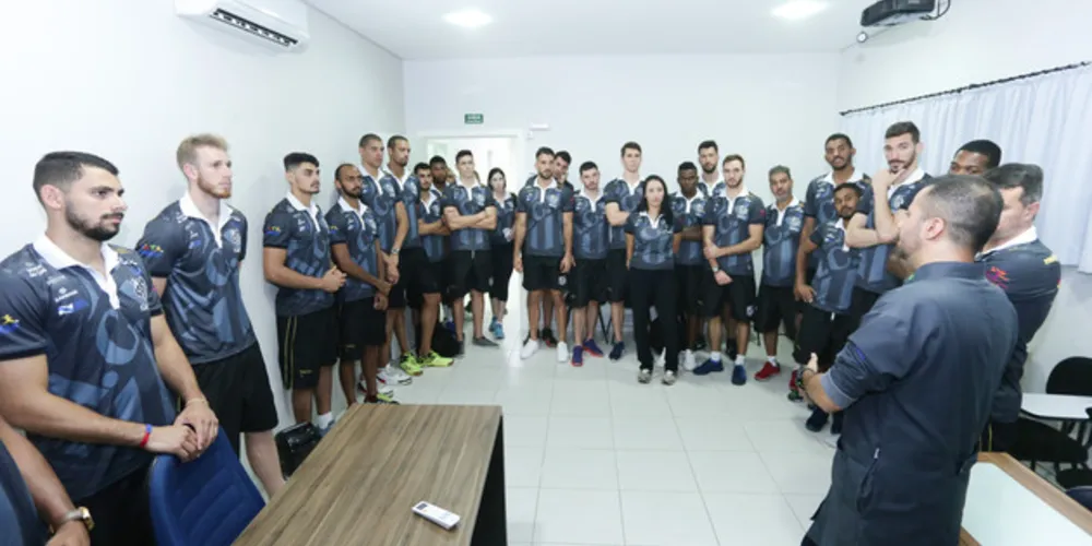 Elenco e comissão técnica do alvinegro visitaram a Odontoponta na última quarta