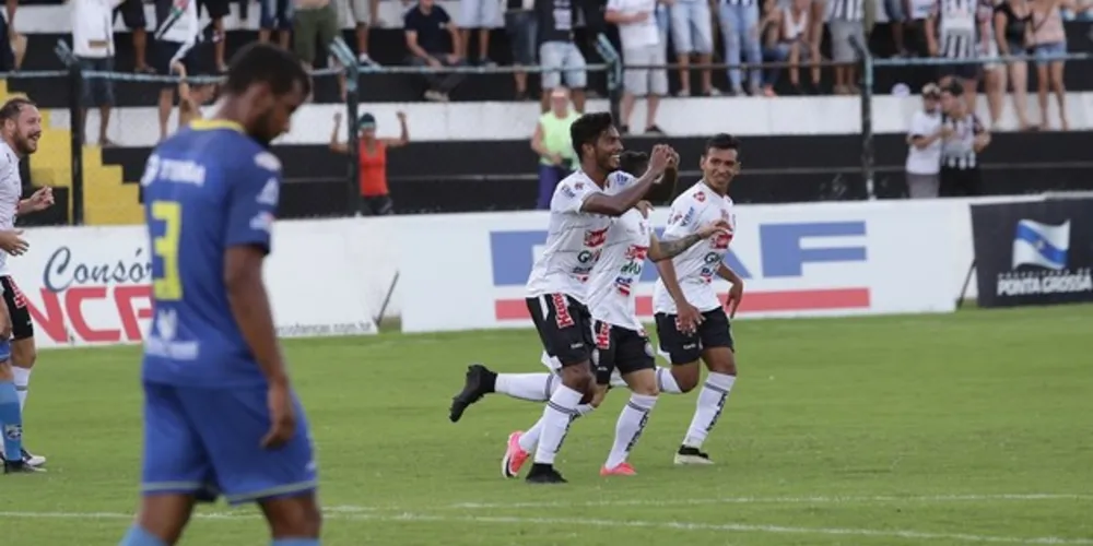 Imagem ilustrativa da imagem Operário vence por 3 x 1 e assegura liderança
