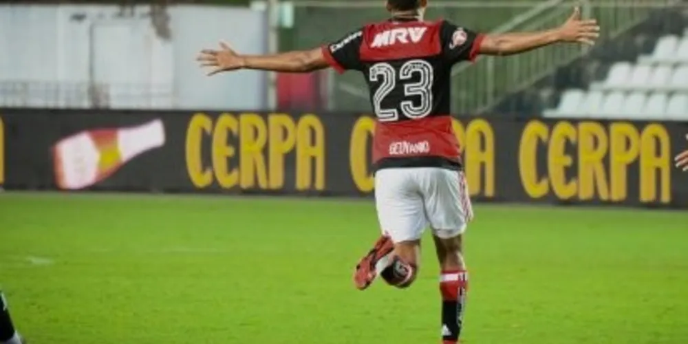 Imagem ilustrativa da imagem Flamengo goleia Portuguesa e vai à semi da Taça Rio
