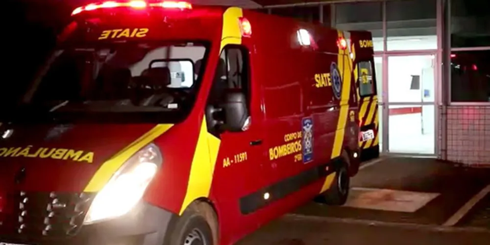 Dois homens abordaram adolescente e seu irmão e atiraram contra o rapaz