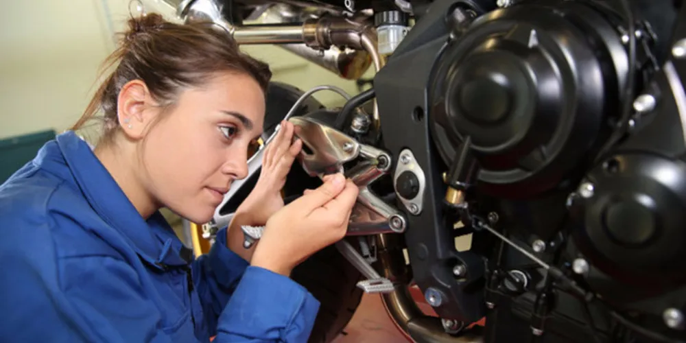 Imagem ilustrativa da imagem 'Jumper' lança curso de mecânica de motos para mulheres em PG