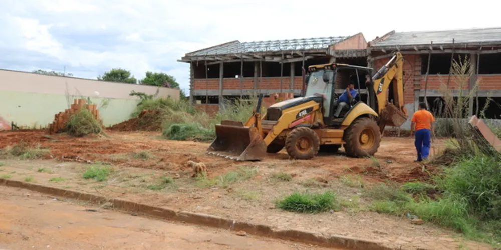 Escola Estadual Francisco Pires Machado começa a ser reconstruída para atender estudantes da região do Cará-Cará