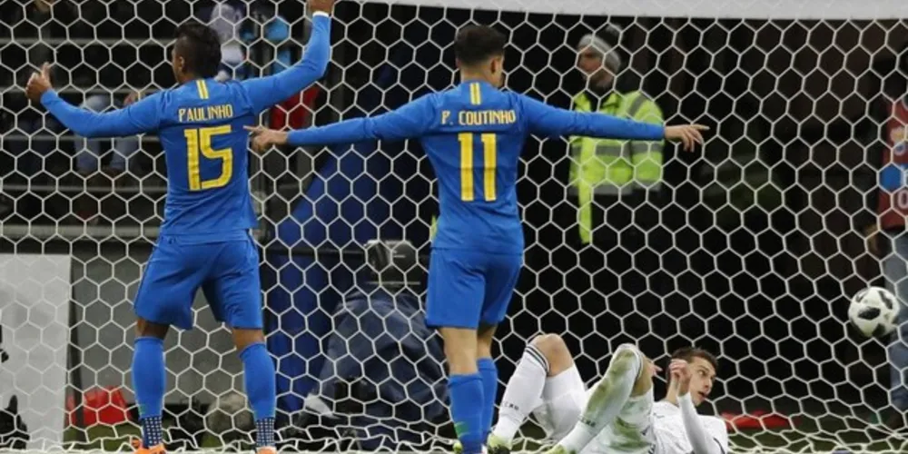 Miranda, Philippe Coutinho e Paulinho marcaram os gols da vitória brasileira