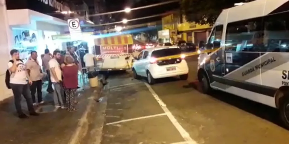 Imagem ilustrativa da imagem Motorista bate contra trailer de lanches em PG