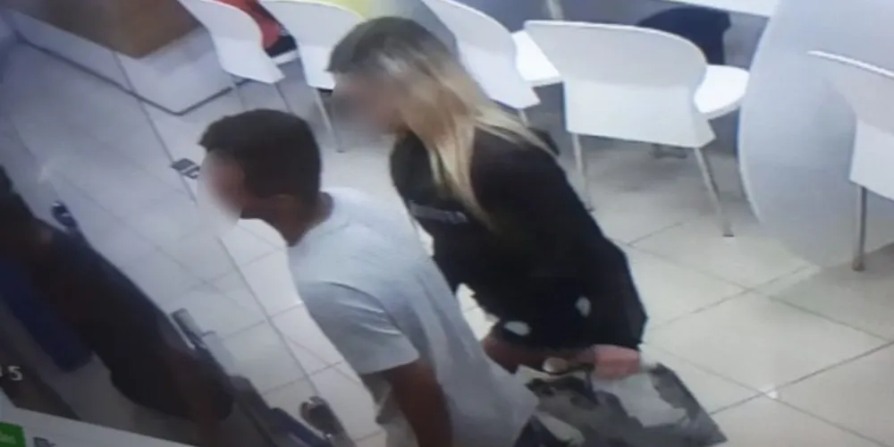 Imagem ilustrativa da imagem Adolescentes assaltam loja dentro de shopping e acabam detidos