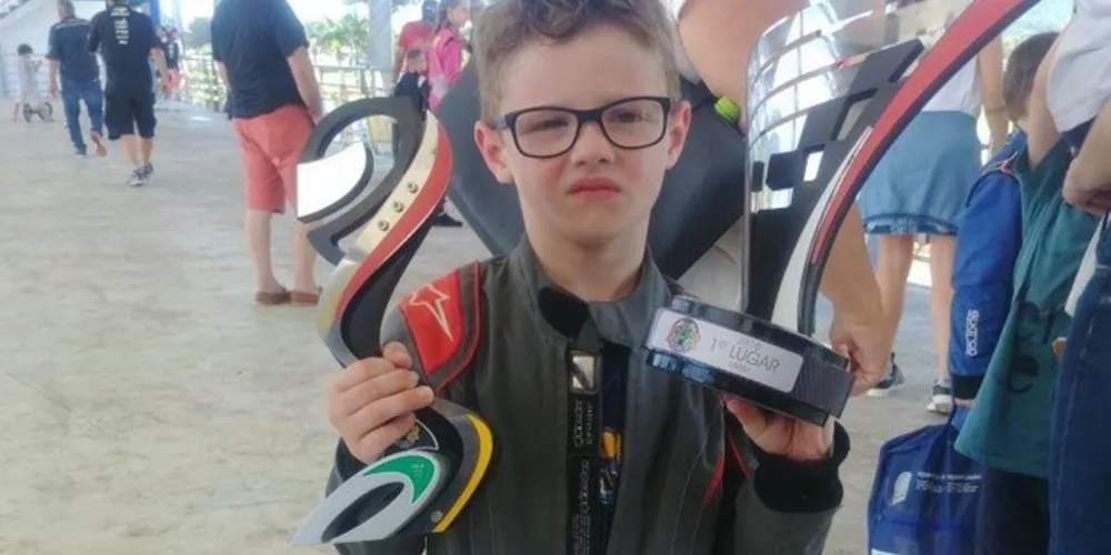 Filipe conquistou o 1º lugar  na categoria Mirim na 1ª etapa da Copa SPR Light no Kartódromo Beto Carrero