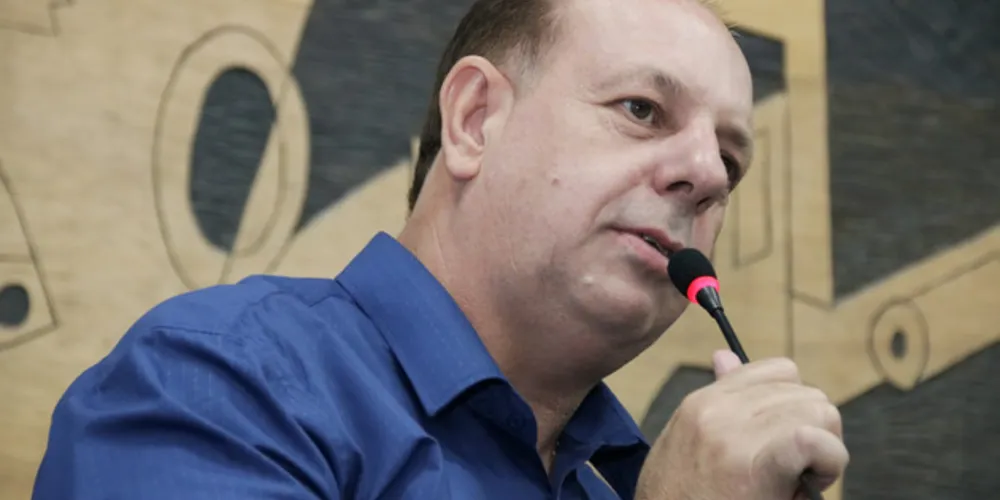 Celso apresentou emenda para tentar garantir ensino integral de forma opcional