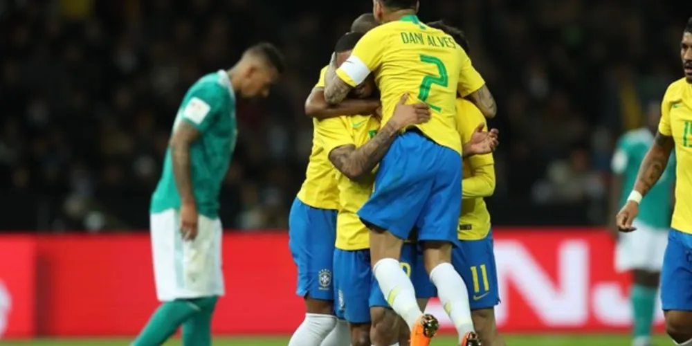 Na casa do adversário, com mais de 72 mil pessoas nas arquibancadas, a equipe de Tite venceu por 1 a 0