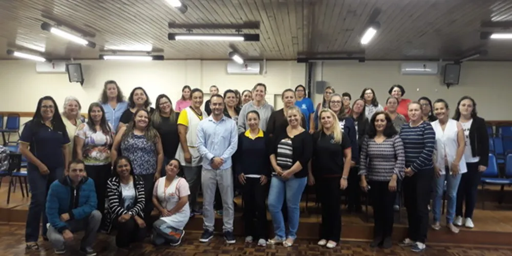Em Castro, encontro foi realizado no auditório da Secretaria de Educação