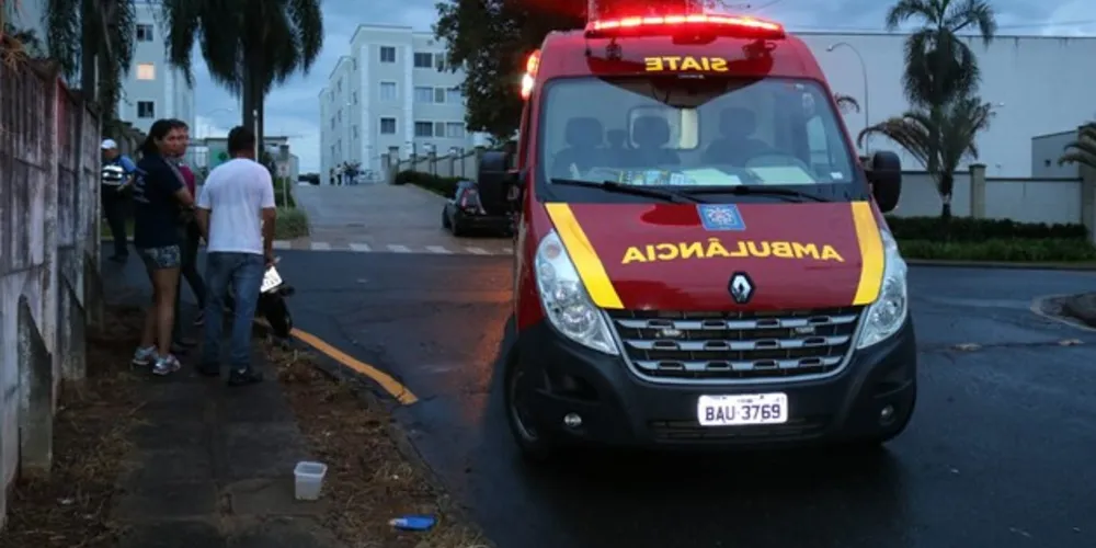 Imagem ilustrativa da imagem Carro e moto se envolvem em acidente em Vila Oficinas