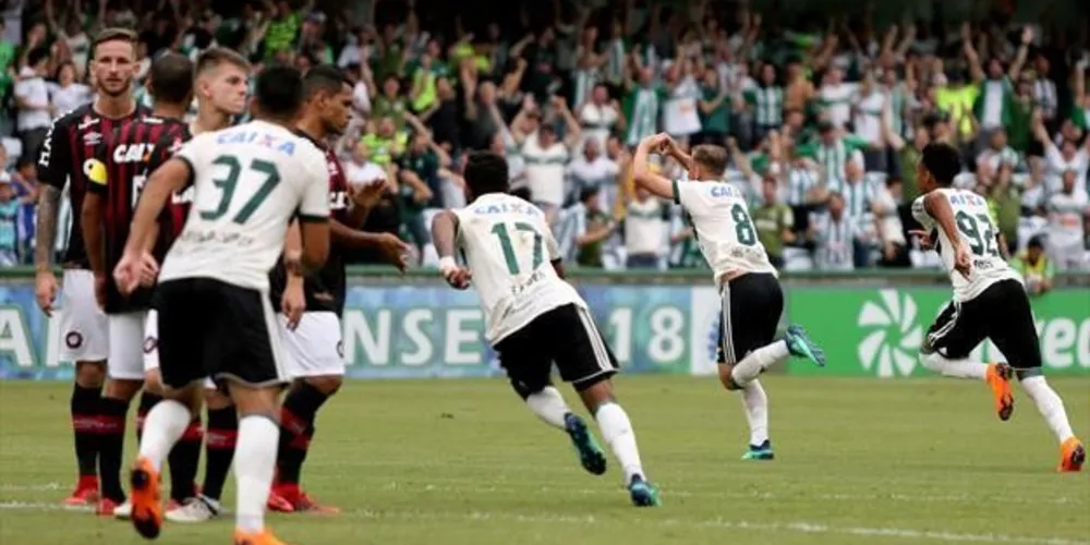 Imagem ilustrativa da imagem Coritiba vence e derruba invencibilidade do Atlético
