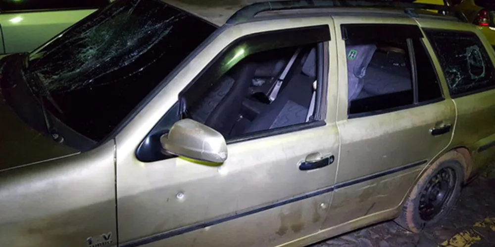 Dono do carro foi atingido por dois tiros e está internado com lesõesgraves
