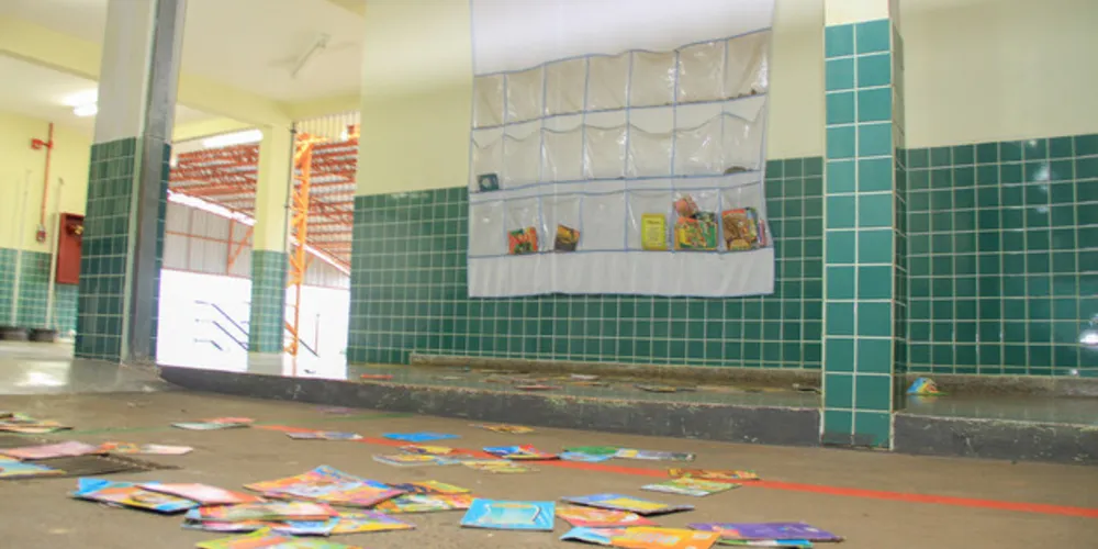 Ladrões de escola causaram estragos, inutilizaram mangueiras de incêndio e furtaram equipamentos da central de gás