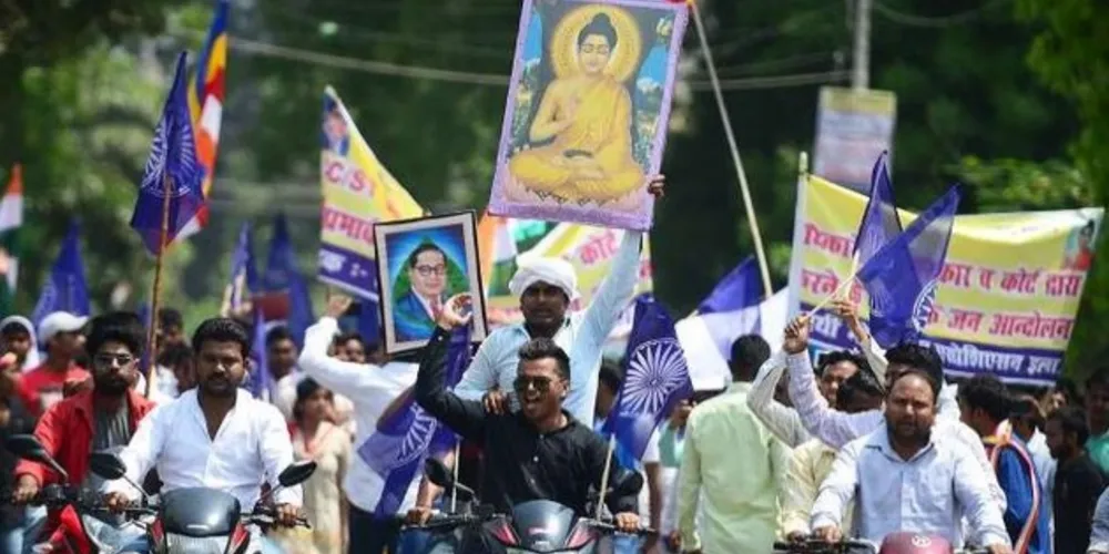 Membros da comunidade indiana Dalit protestam contra a decisão da Suprema Corte/Foto: Reprodução AFP