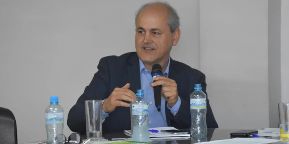 Imagem ilustrativa da imagem Ex-prefeito de Curitiba discute transporte na Acipg