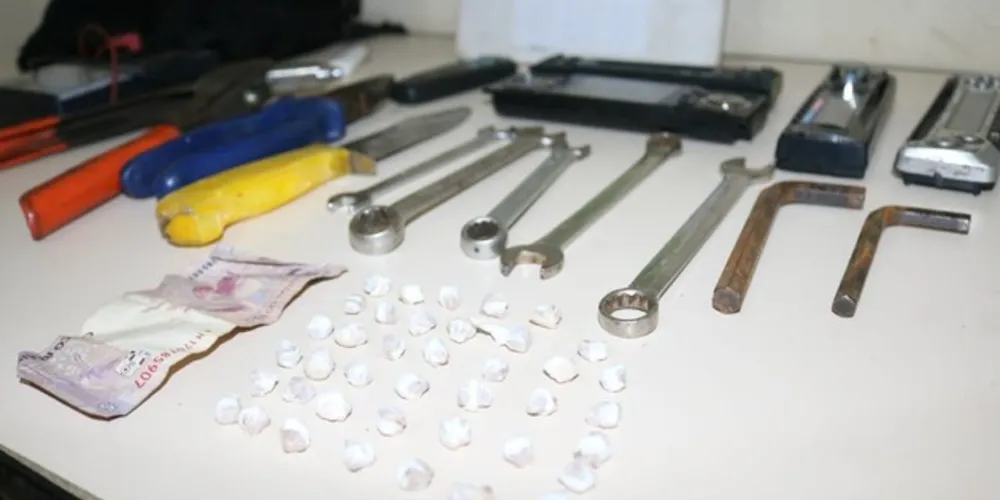 Material apreendido pela PM foi encaminhado para a delegacia junto com os suspeitos