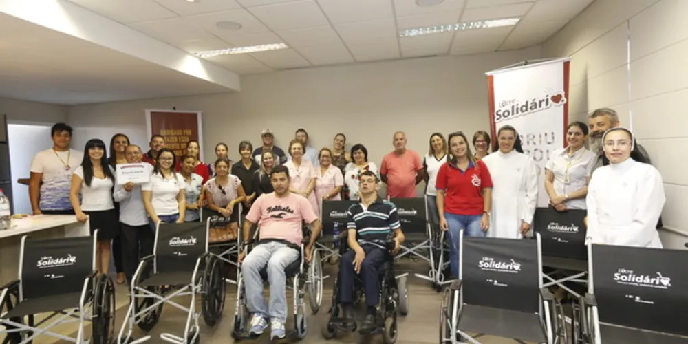 Programa da Rodonorte faz entrega de 11 cadeiras em seis cidades