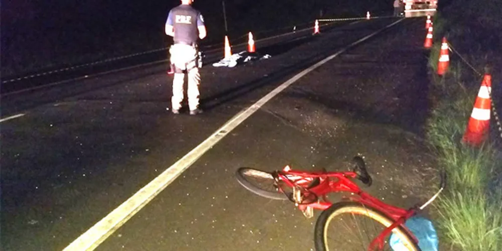 Caminhão bateu na traseira da bicicleta e atropelou ciclista