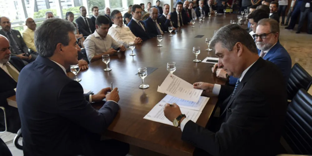 Imagem ilustrativa da imagem Richa anuncia R$ 695,5 mi em novos investimentos