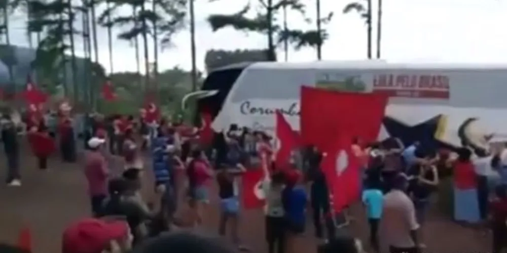 Caravana do ex-presidente Lula/Foto: Reprodução Catve.com