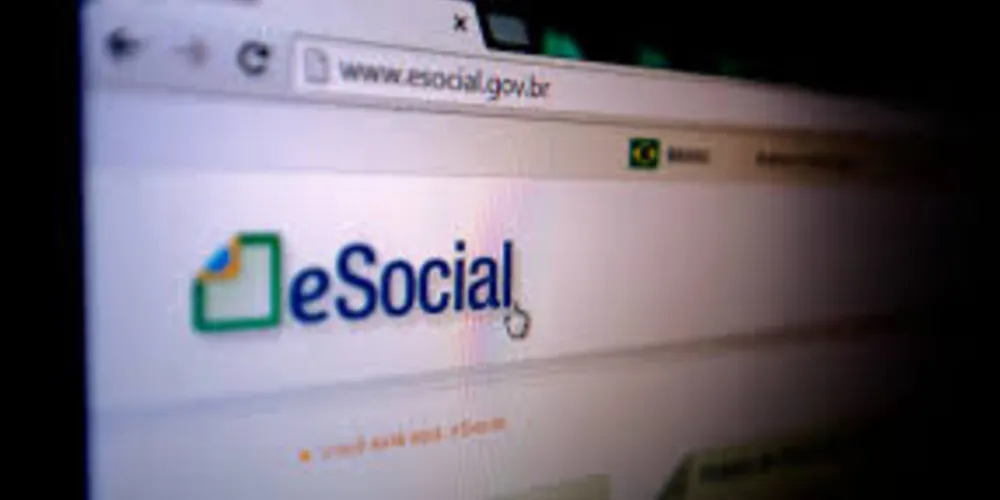 Se não for recolhido no prazo, o empregador paga multa de 0,33% ao dia, limitada a 20% do total./Foto: Reprodução 