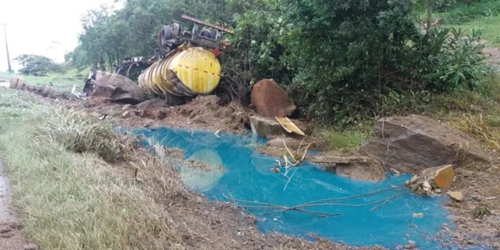 Imagem ilustrativa da imagem Batida entre caminhões deixa um morto na BR-376
