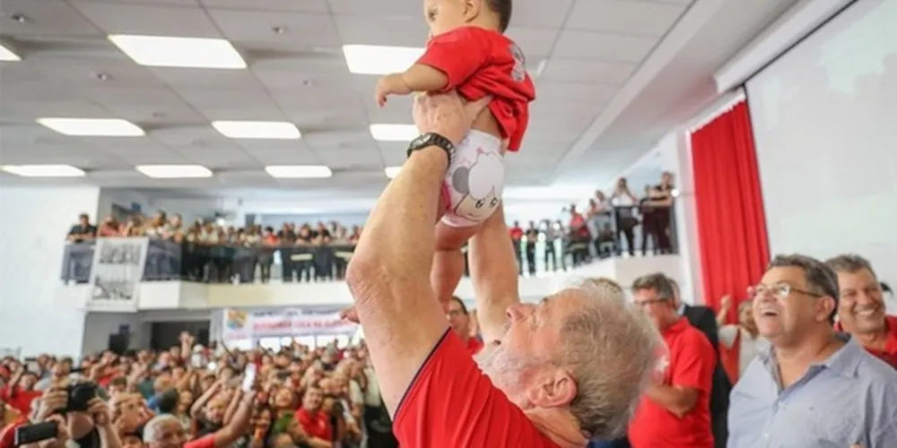 Apoiadores de Lula iniciam vigília no Sindicato dos Metalúrgicos