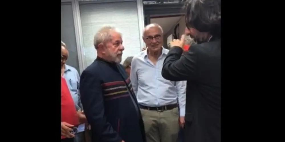 Lula já comunicou a todos na sala que só vai tomar a decidir o que vai fazer nos últimos minutos