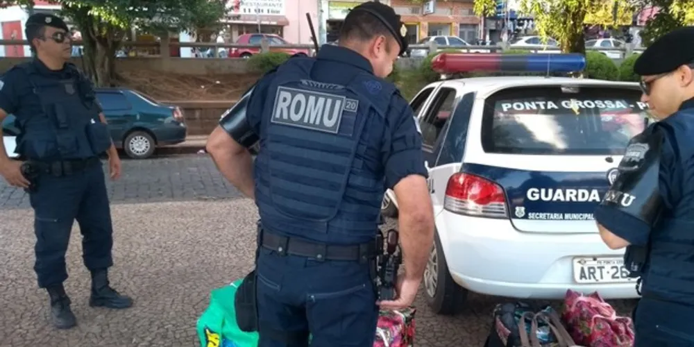Dona dos produtos fugiu da abordagem, mas já foi identificada