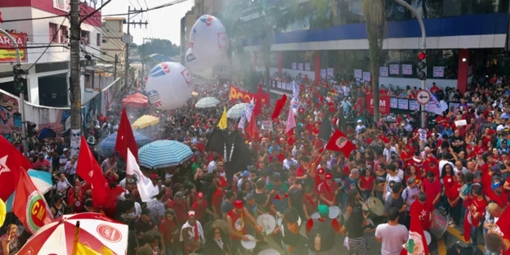 Imagem ilustrativa da imagem Lula passa segunda noite no Sindicato dos Metalúrgicos
