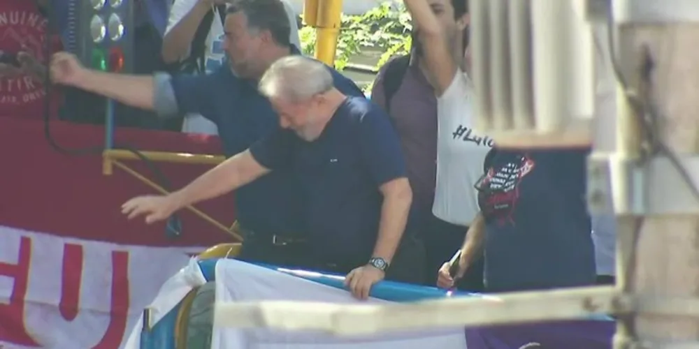 Imagem ilustrativa da imagem Lula discursa pela primeira vez após ordem de prisão